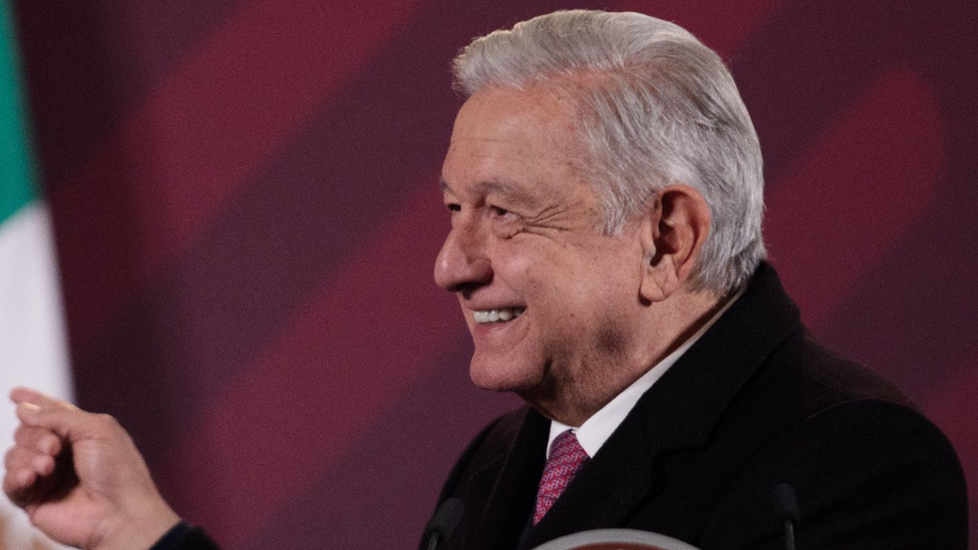 Presume AMLO fortalecimiento del peso en 2023